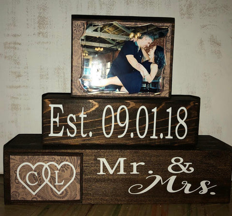 Wooden wedding decor